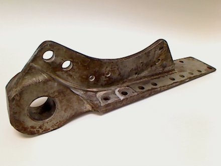 Wing hinge bracket